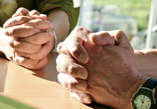 praying hands-couple 2168901_1920 - Pixabay